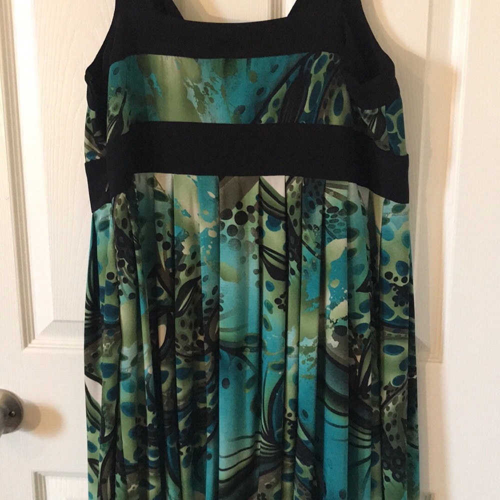 Peacock Size 14W knee length dress